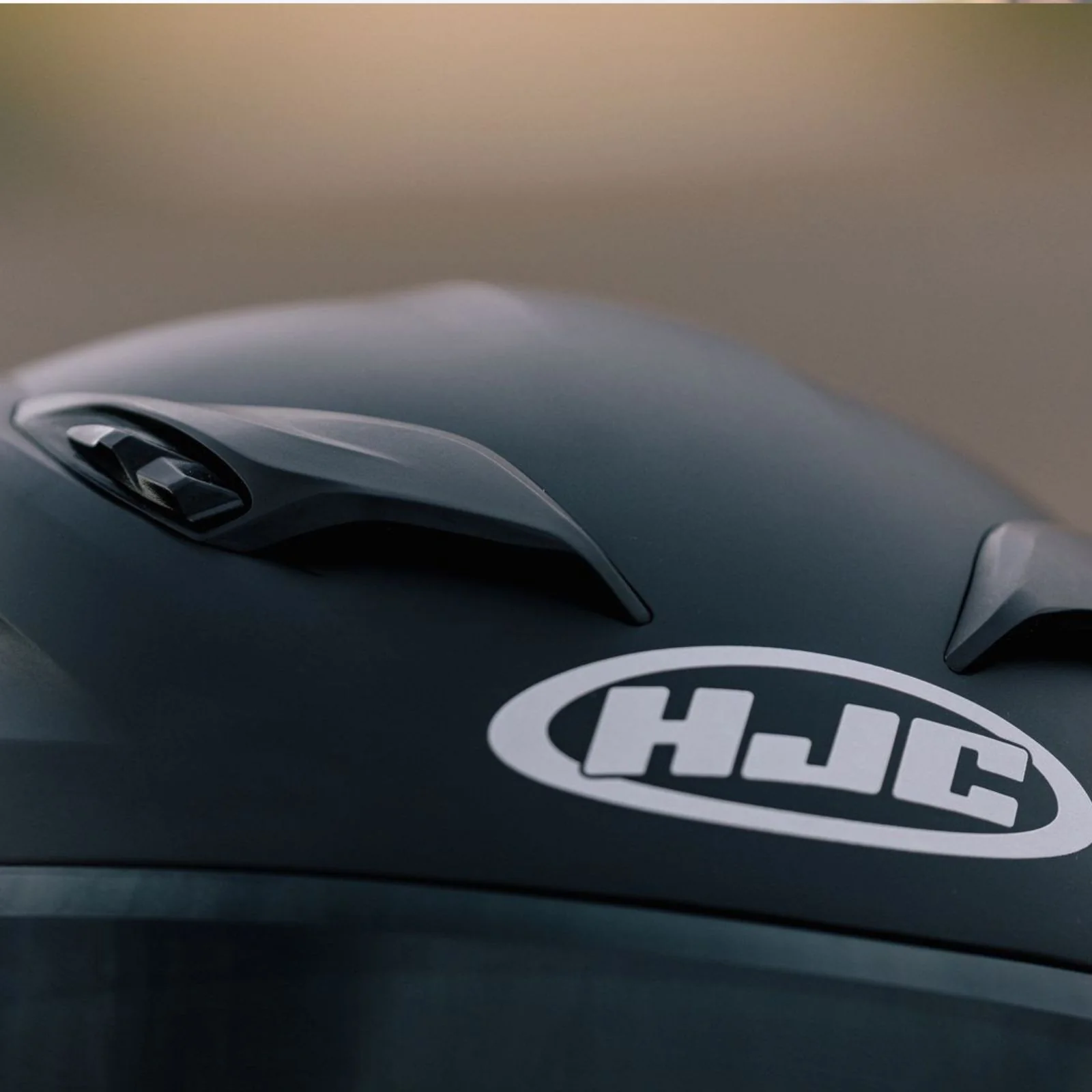 HJC i11 Helmet - Image 8