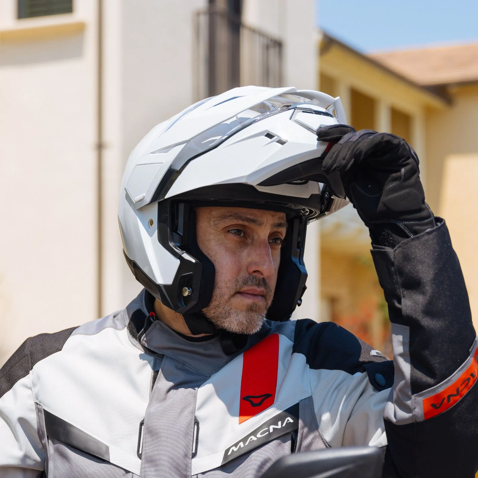 HJC i80 Helmet - Image 13