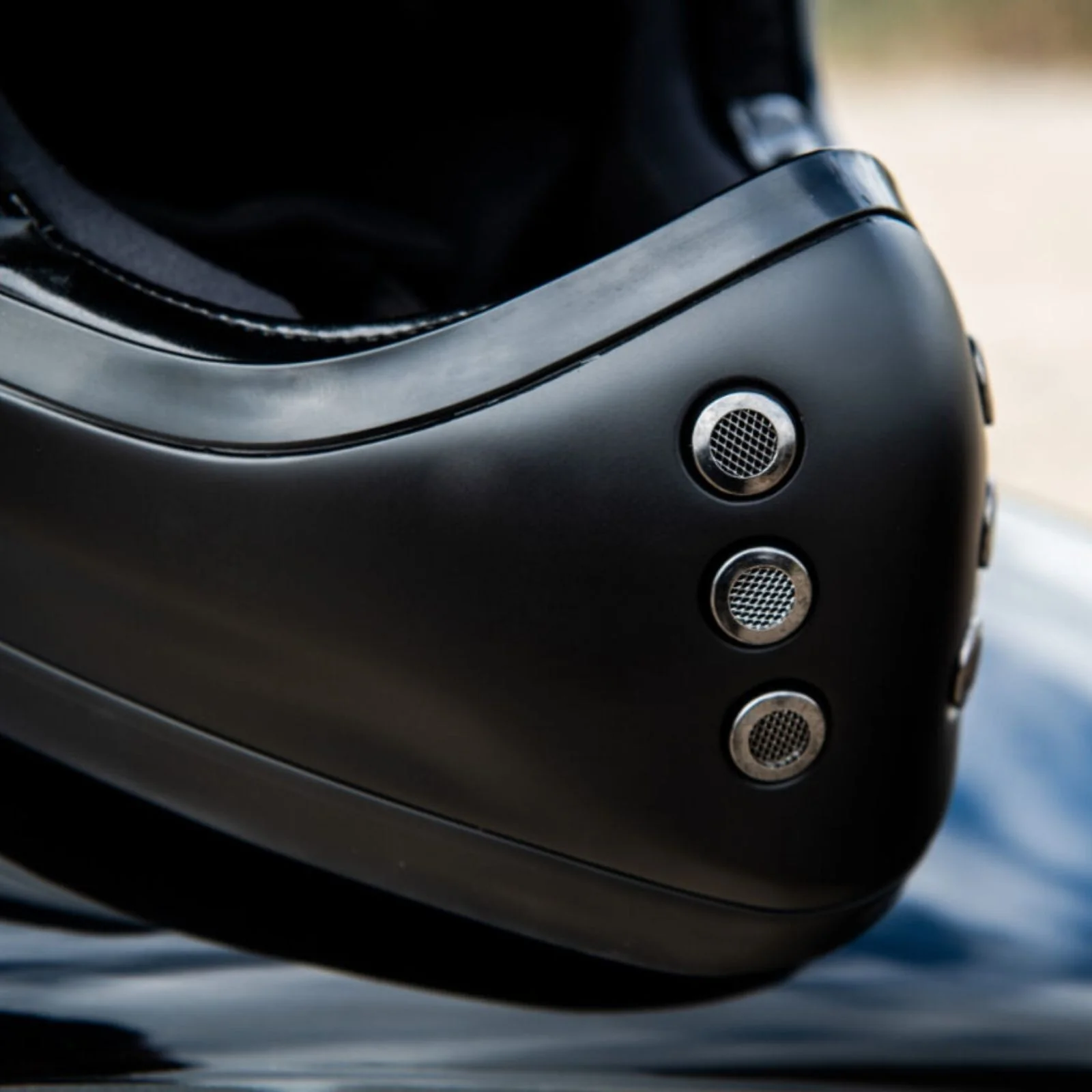 HJC v60 Helmet - Image 17