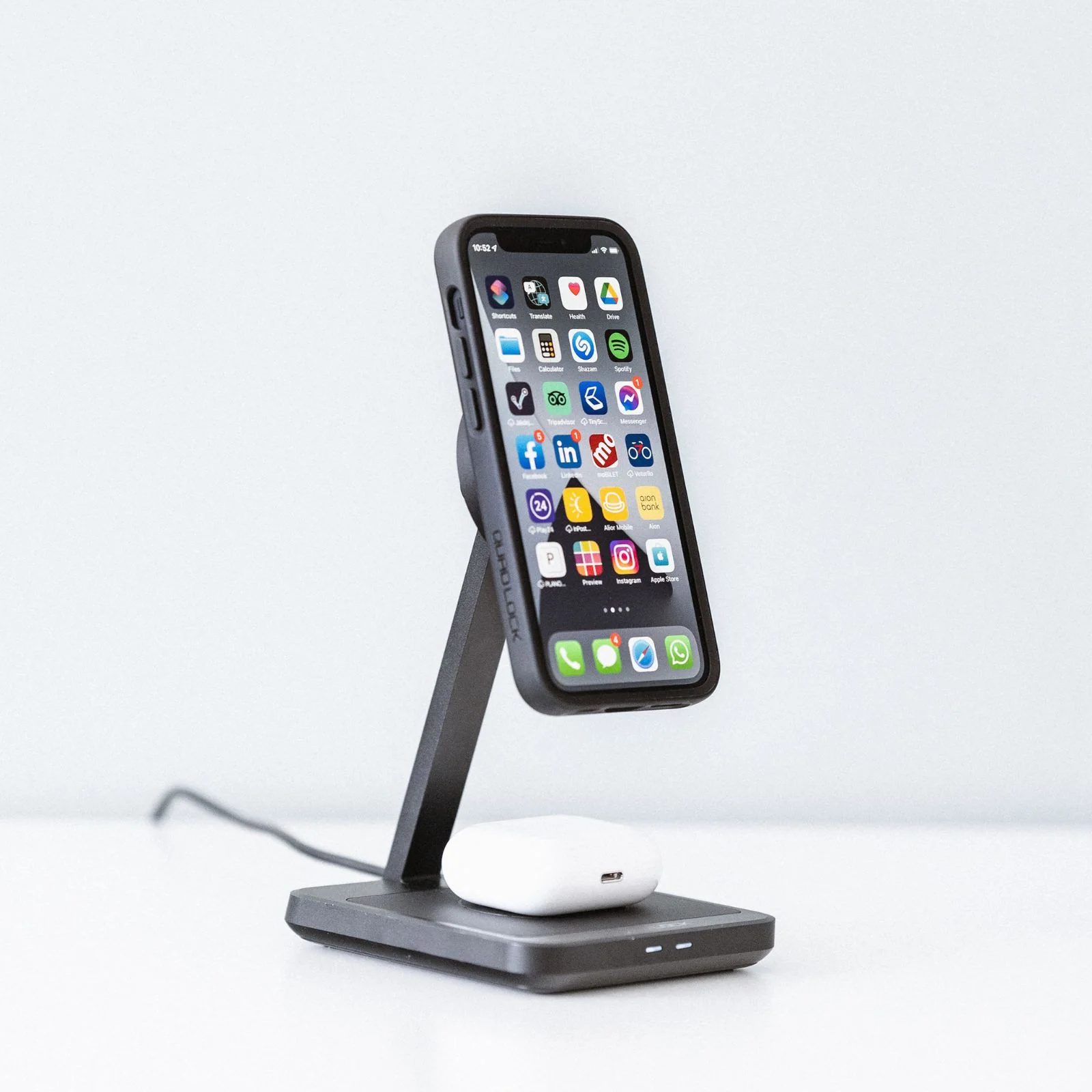 Quad Lock Dual Desktop Wireless Charger - Image 5